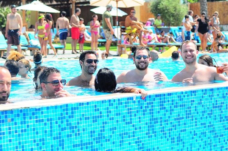Cyan Sunday Club Lets Carnival